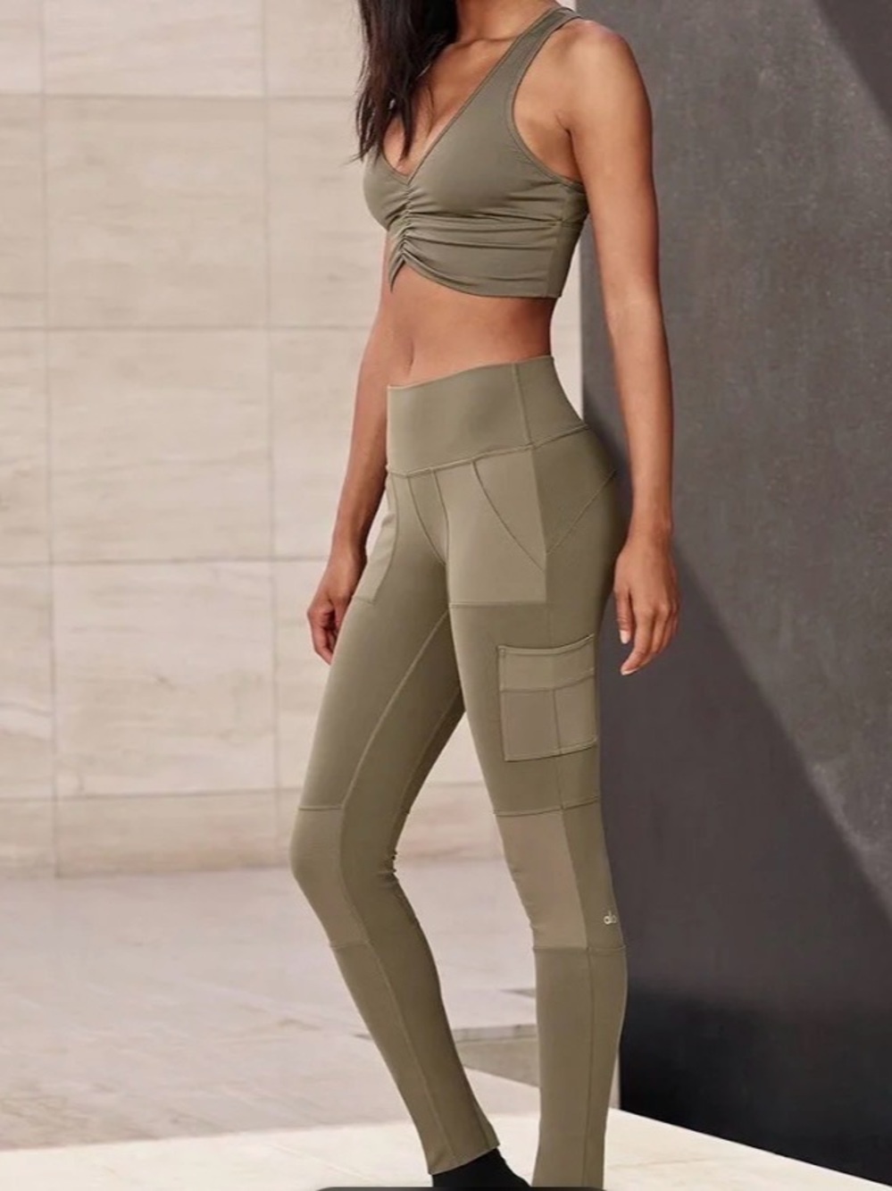 Alo Yoga High Waist Cargo Leggings in Olive Green Size XS